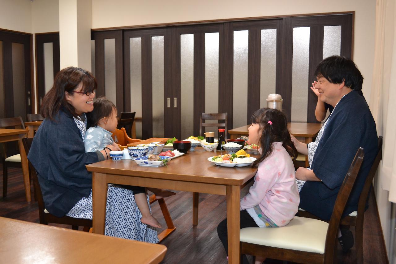 מלון נאצ'יקאטסורה Onsenminshuku Kosakaya מראה חיצוני תמונה